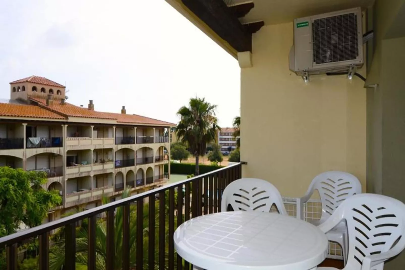 Appartements à L'Estartit-Buitenkant zomer