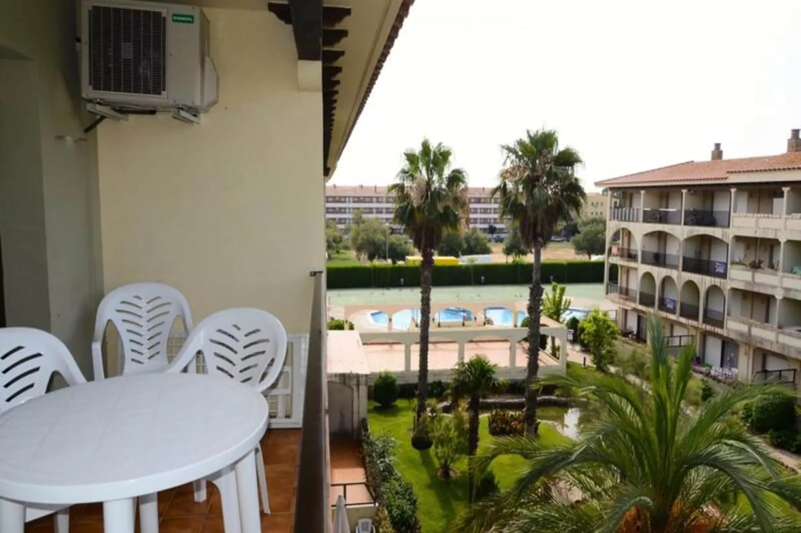 Appartements à L'Estartit-Buitenkant zomer