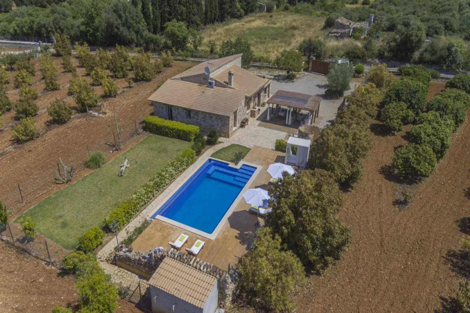 YourHouse Es Moyà des Pins, chalet with views to S-Buitenkant zomer