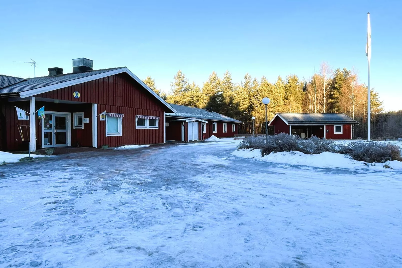Fyrbäddsrum med WC och delad dusch