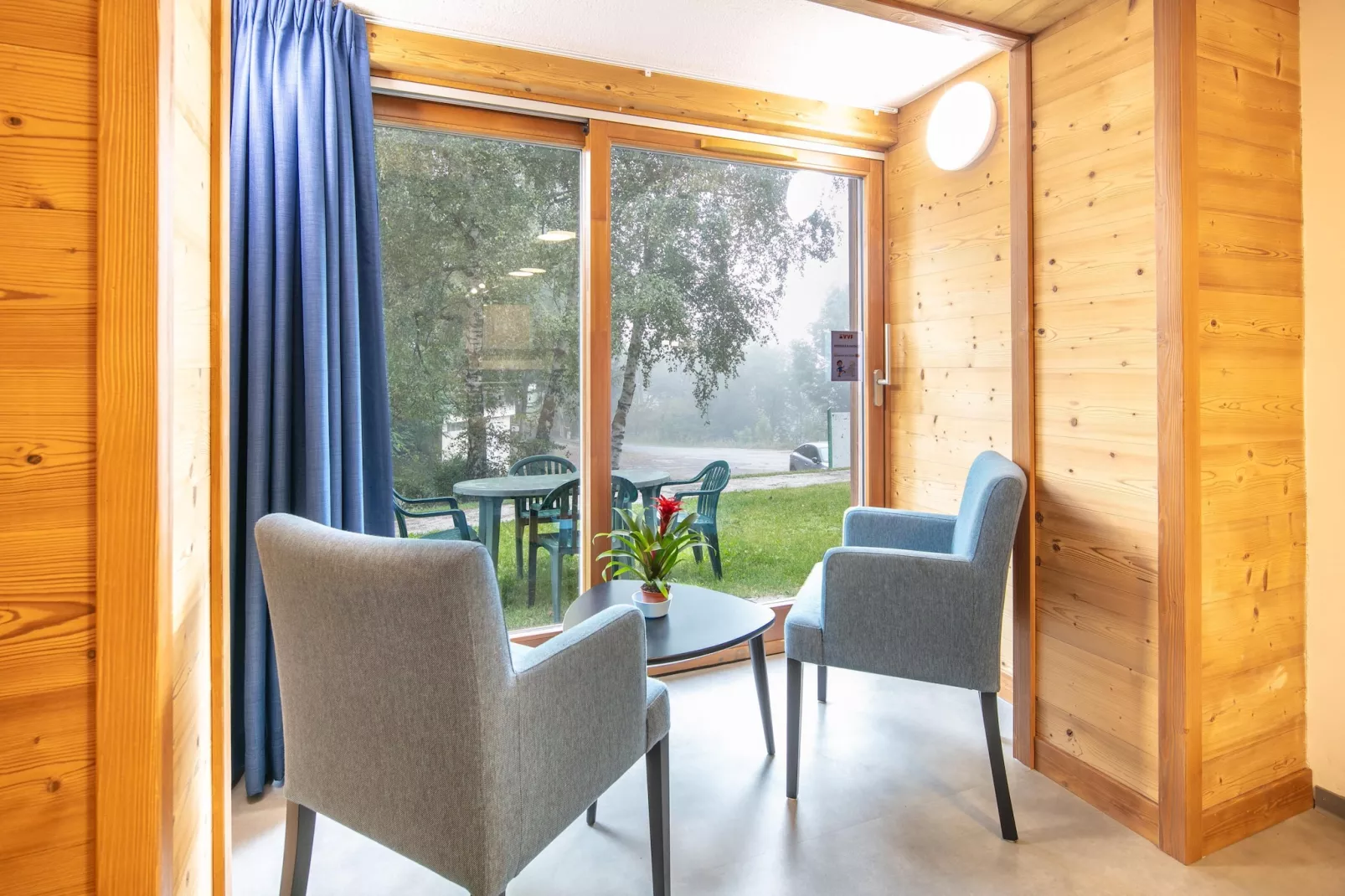 Appartement 2 Pièces 5 Personnes 1  bébé Rez-de-jardin