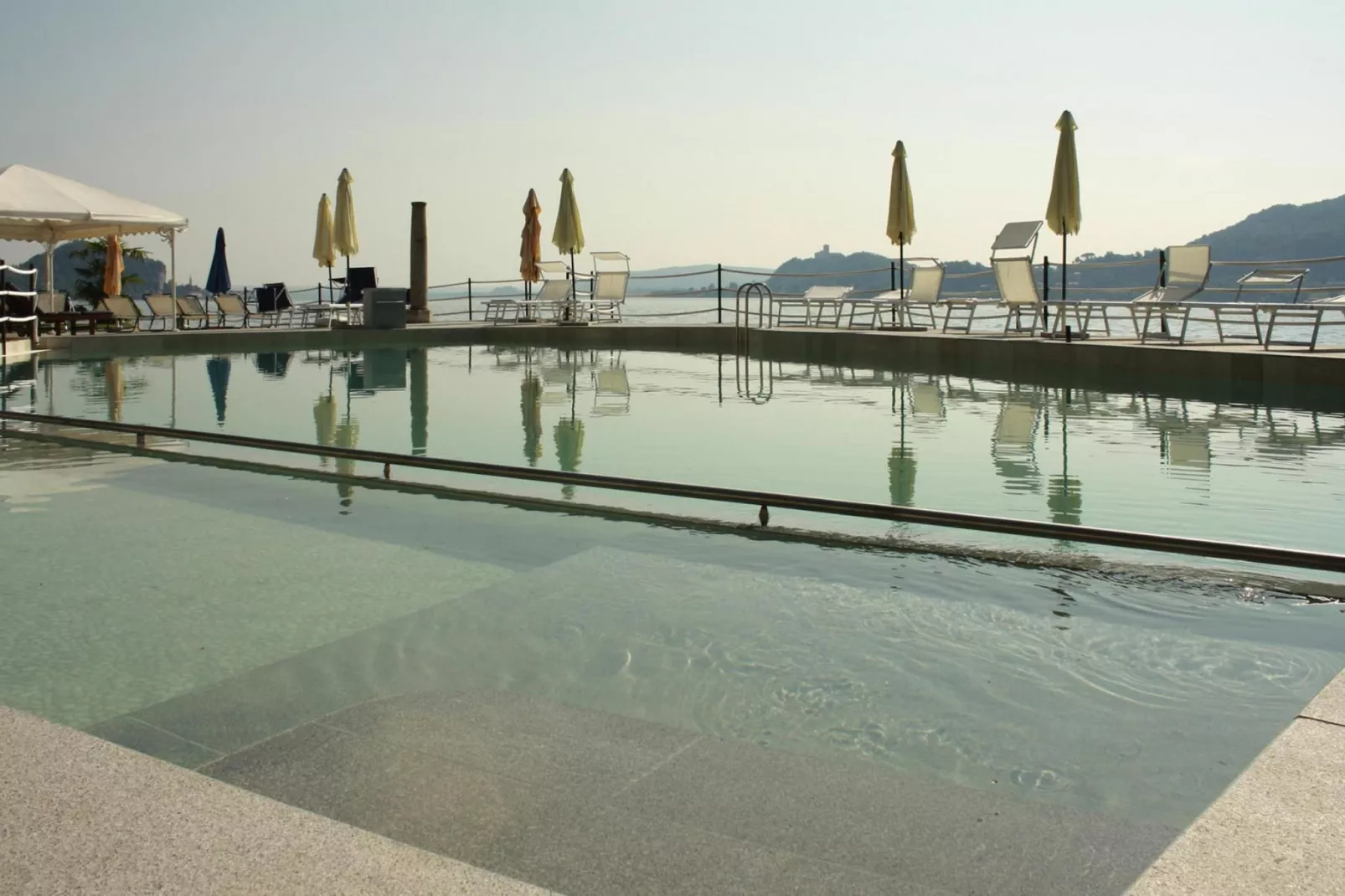 Residence Antico Verbano Meina-Trilo 6-Zwembad