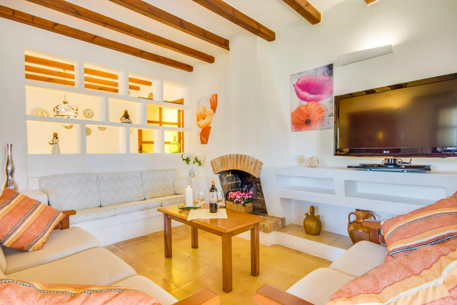 Can Comaro-Woonkamer