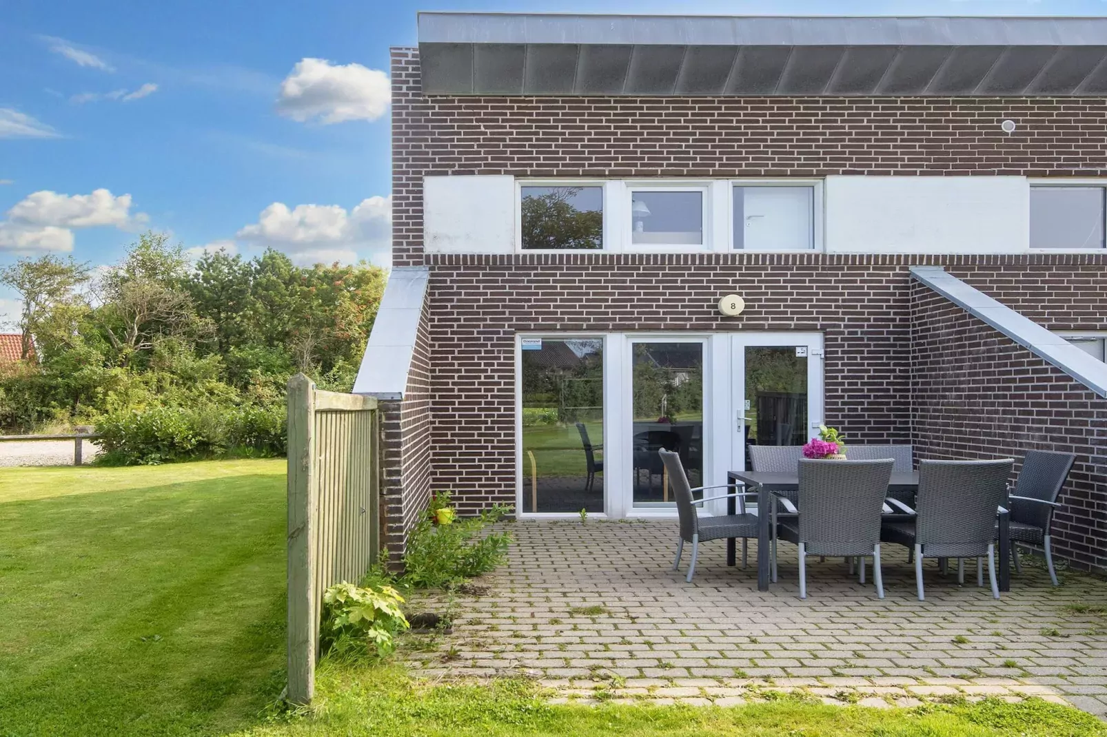 3 room,2 levels,dishwasher-Buitenlucht