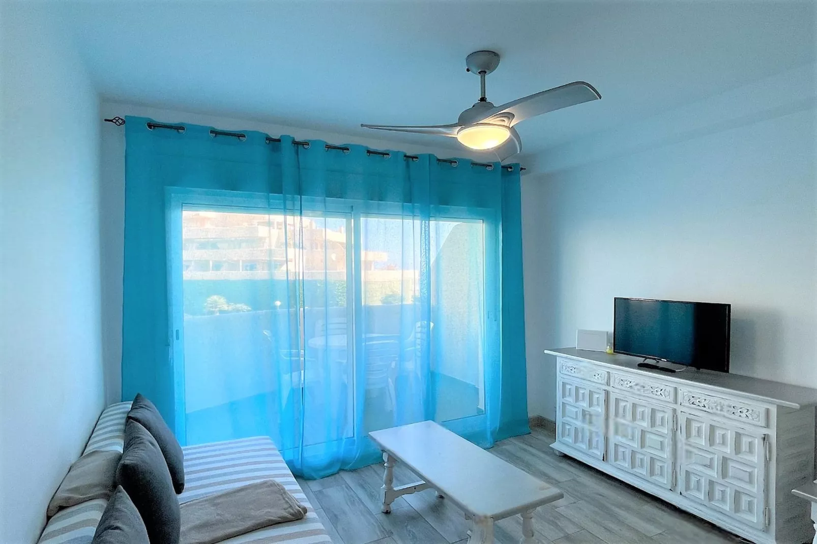 Apartamento con terraza y vistas 327