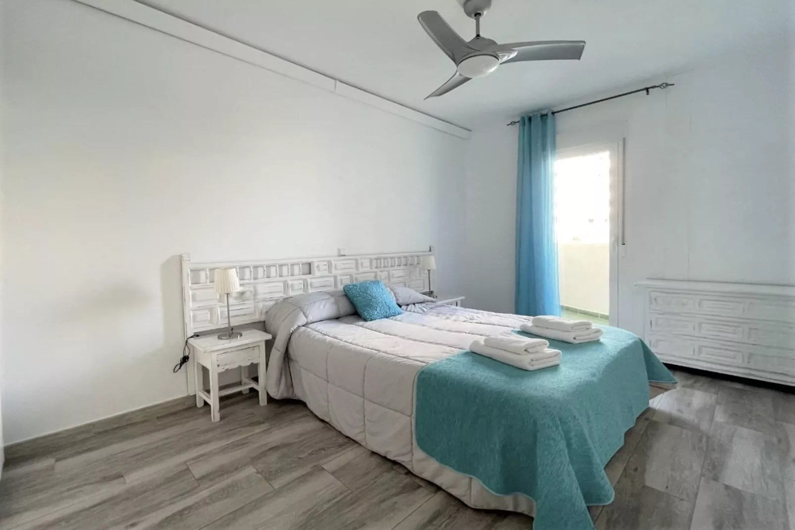 Apartamento con terraza y vistas 327