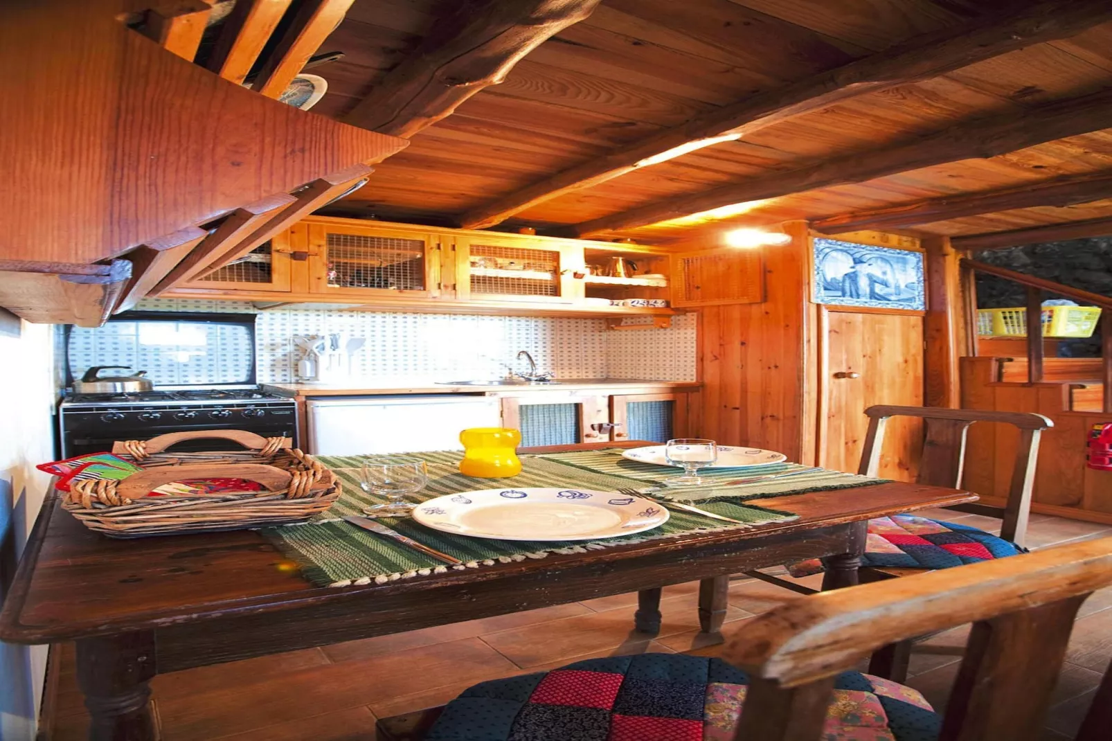 Ferienhäuser Adegas do Pico in Prainha // Adega T2 70-90m2 / sea-Eetkamer