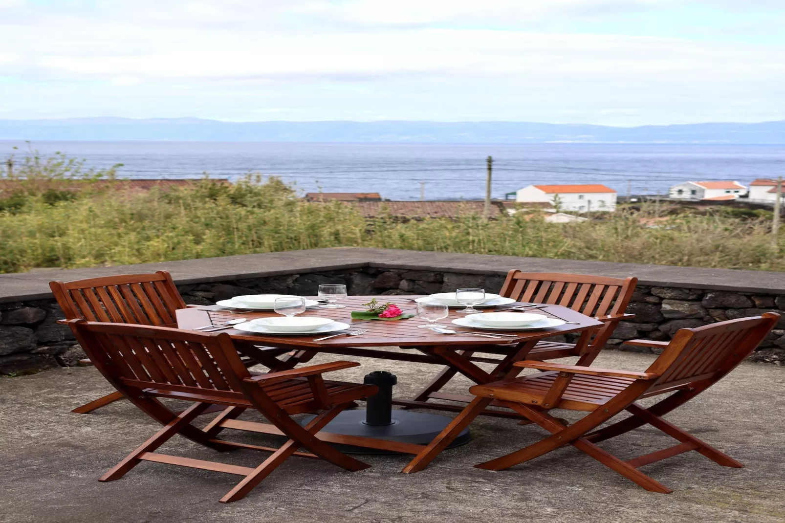 Ferienhäuser Adegas do Pico in Prainha // Adega T2 70-90m2 / sea-Terrasbalkon
