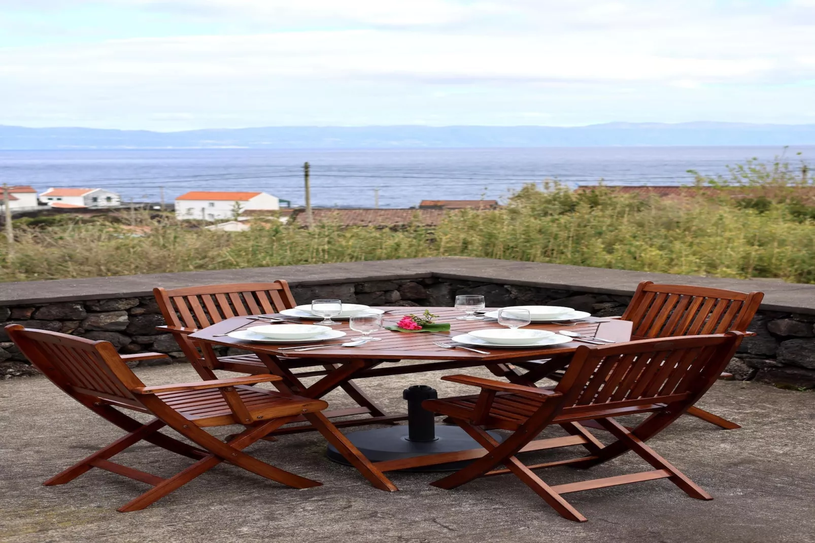 Ferienhäuser Adegas do Pico in Prainha // Adega T2 70-90m2 / sea-Terrasbalkon