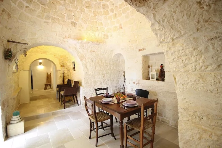 Trullo, Ostuni-Trullo I Giardini-Eetkamer