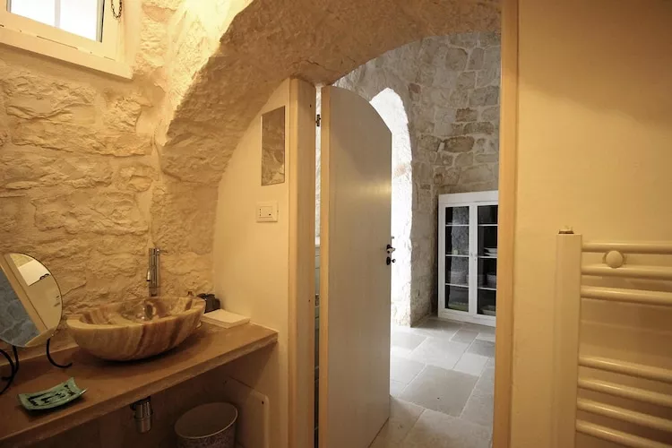 Trullo, Ostuni-Trullo I Giardini-Badkamer