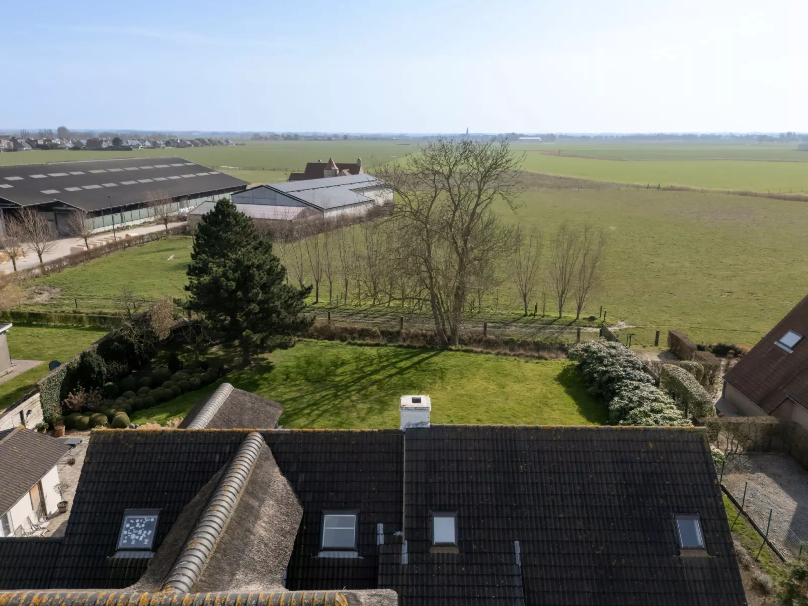 Villa Rosetree with sauna and pool table-Buiten