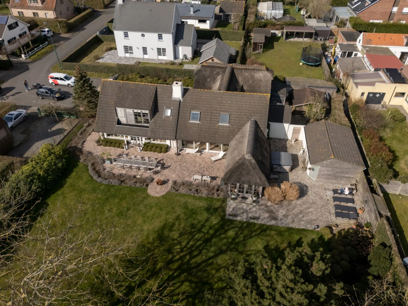 Villa Rosetree with sauna and pool table-Buiten