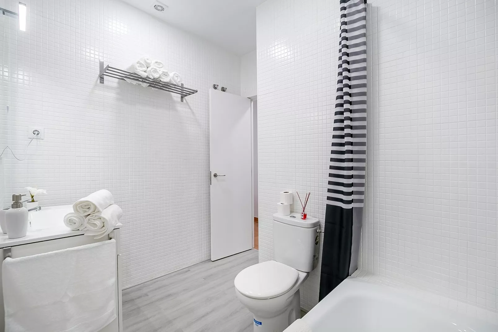 Tossa Apartment-Badkamer