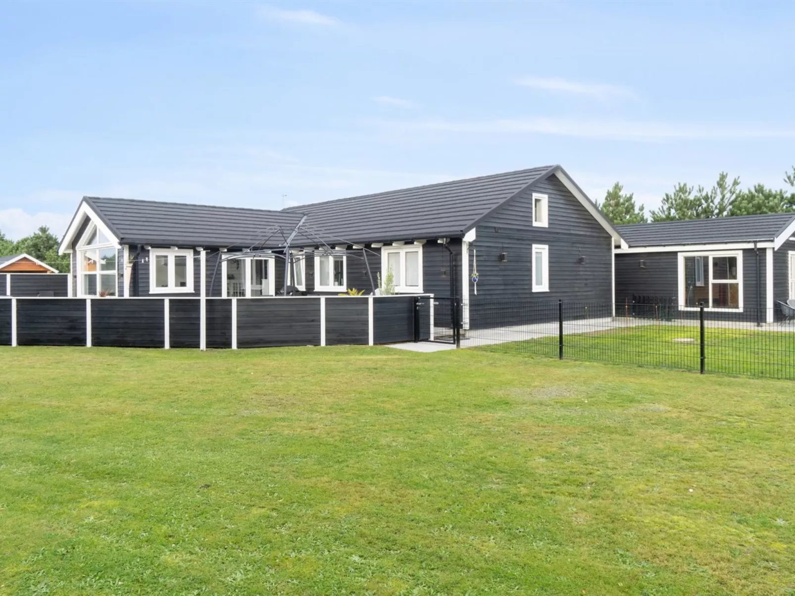 "Amdi" - 1.3km from the sea-Buiten