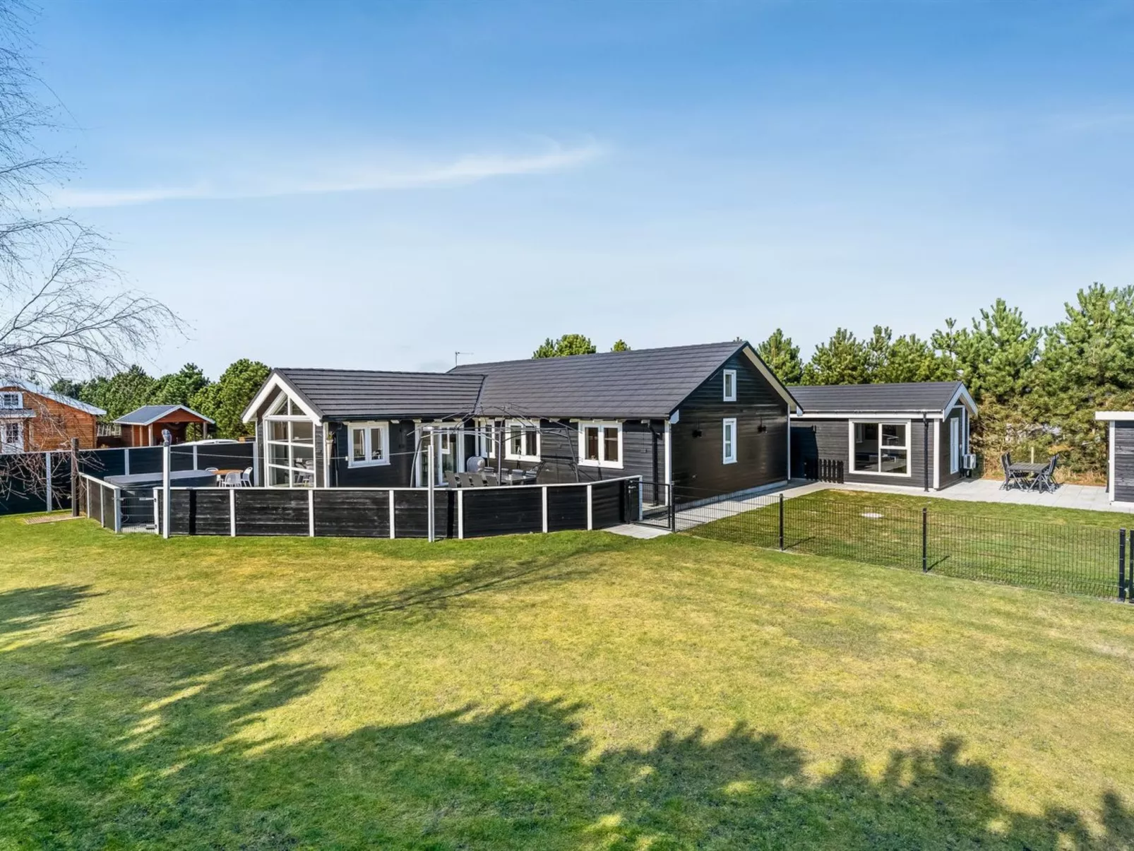 "Amdi" - 1.3km from the sea-Buiten