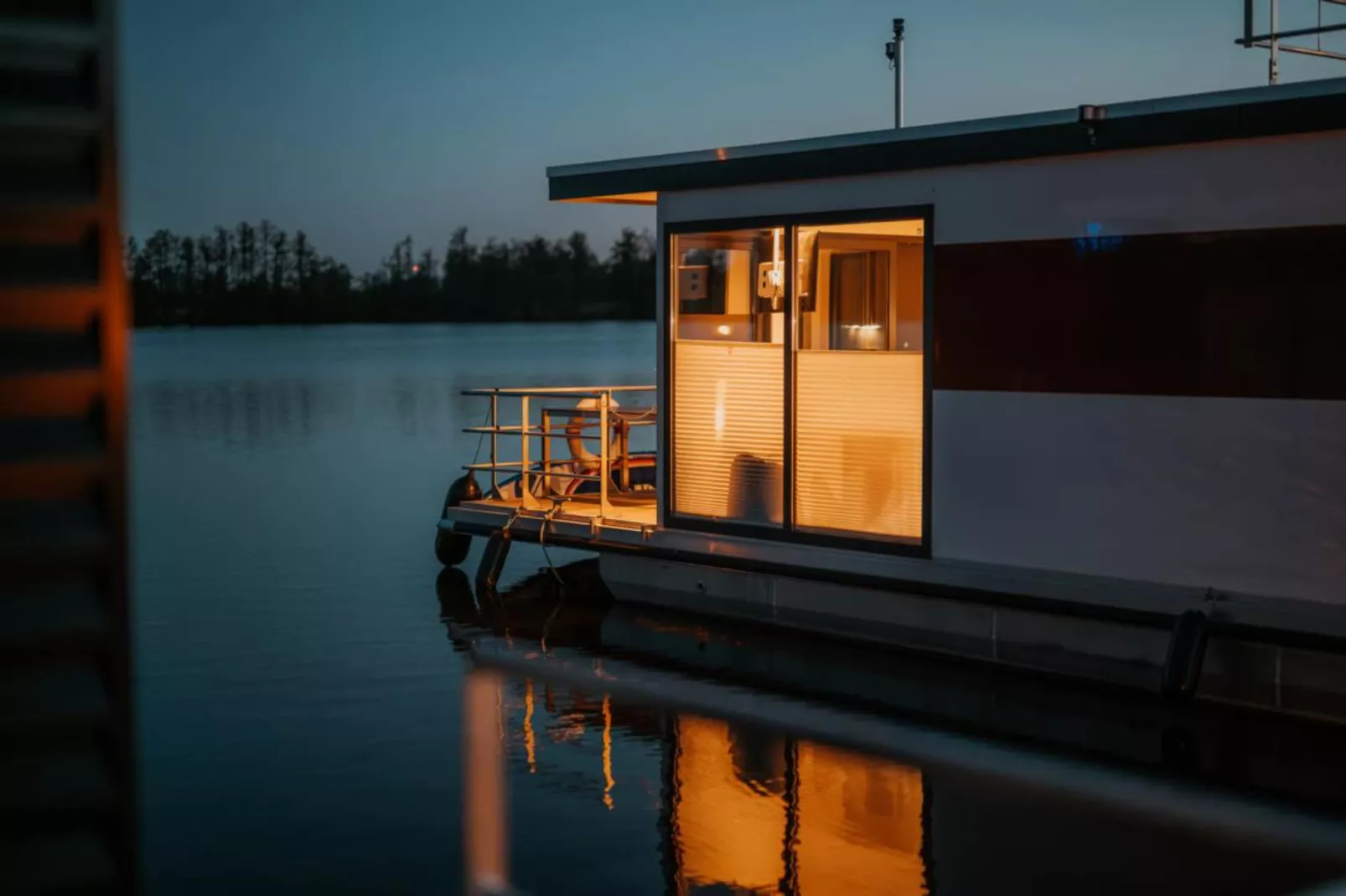 Hausboot in Zehdenick-Buitenkant zomer
