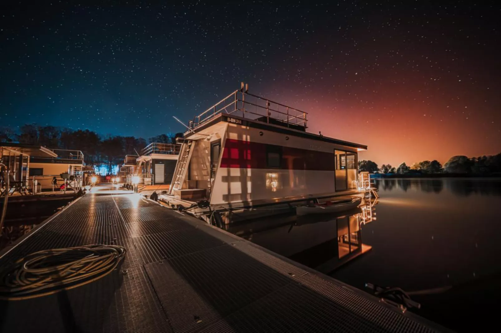 Hausboot in Zehdenick-Buitenkant zomer