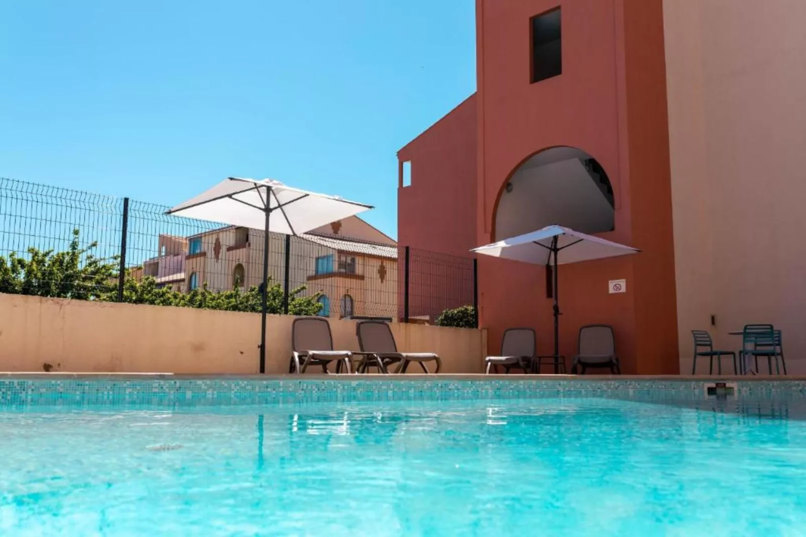 Appartement 1 Pièce 3 Personnes 1  bébé Vue Port-Zwembad