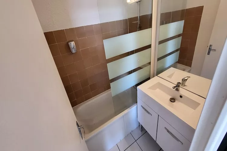 Appartement 1 Pièce 3 Personnes 1  bébé Vue Port-Badkamer