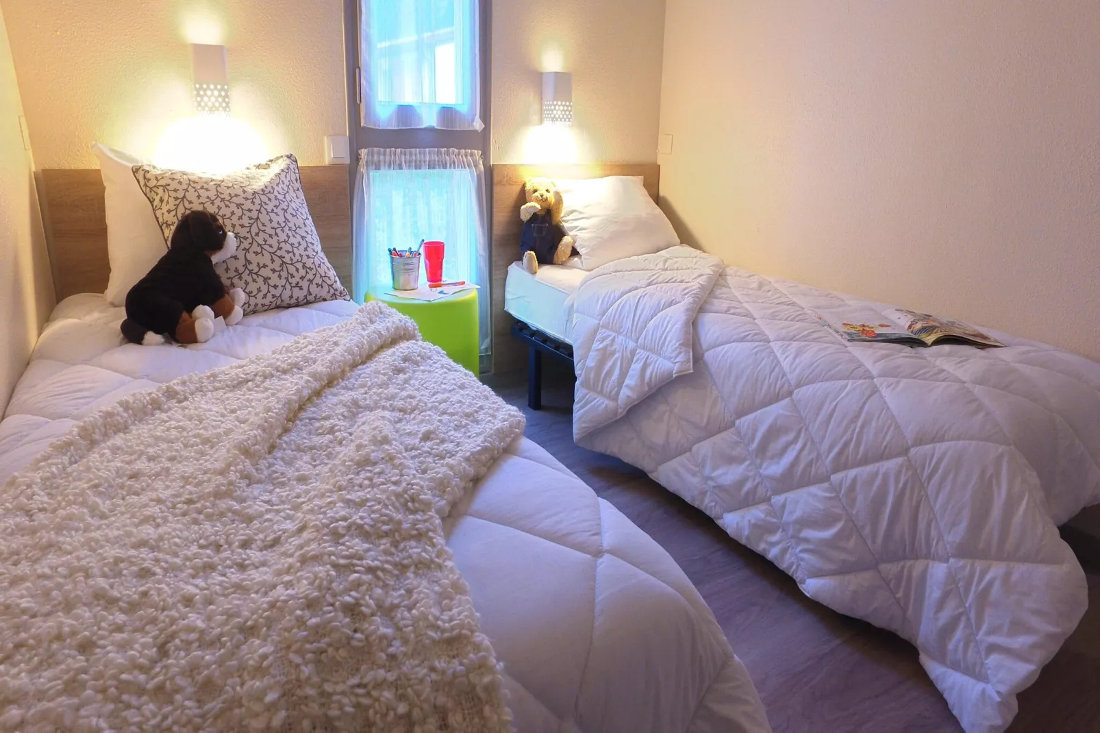 Gîte 3 Pièces 6 Personnes 1  bébé Roncière-Slaapkamer