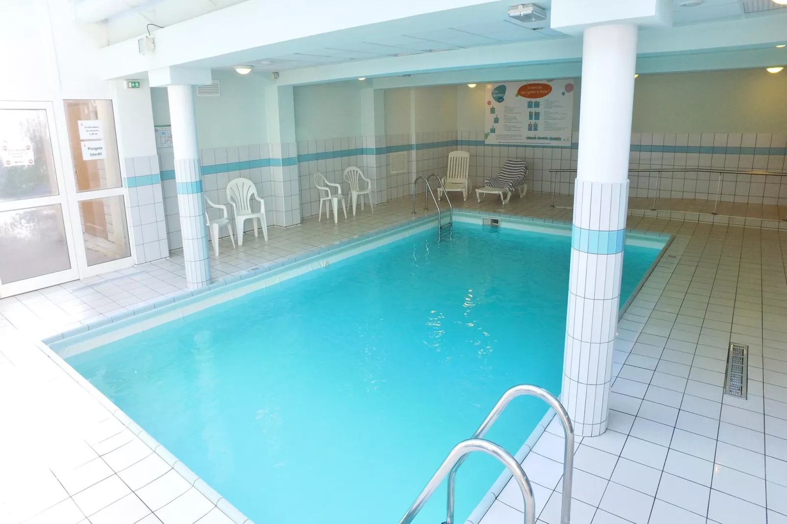 Gîte 3 Pièces 6 Personnes 1  bébé Roncière-Zwembad