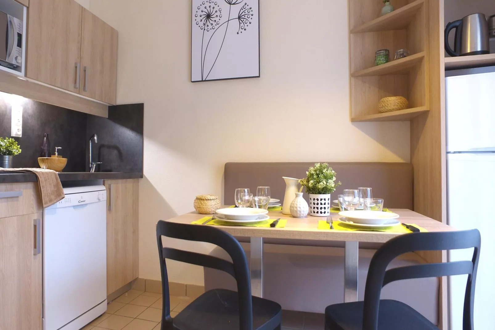 Gîte 3 Pièces 6 Personnes 1  bébé Roncière-Eetkamer