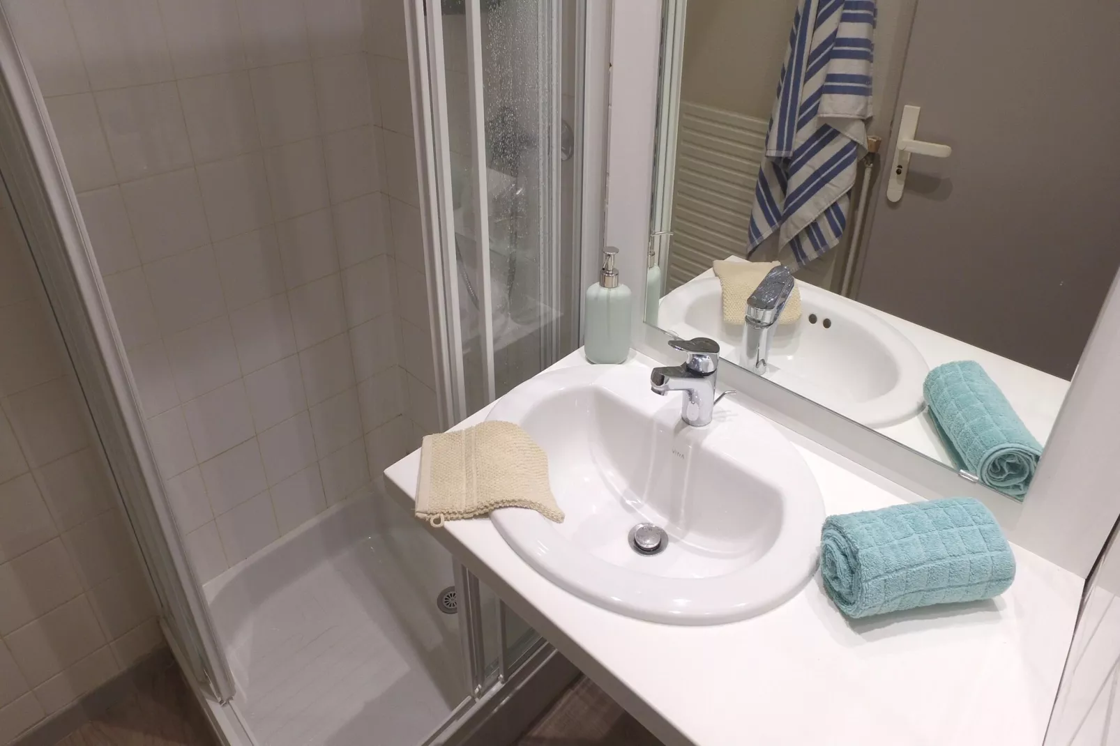 Gîte 3 Pièces 6 Personnes 1  bébé Roncière-Badkamer
