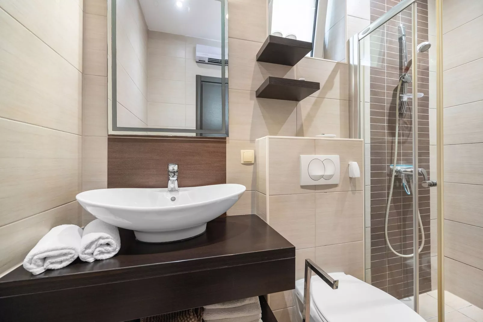 Blanka N2 - Shared Jacuzzi, Magical Garden-Badkamer