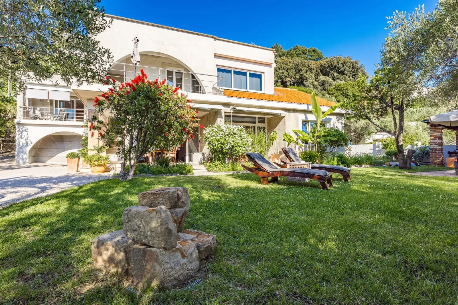 Blanka N2 - Shared Jacuzzi, Magical Garden-Buitenlucht
