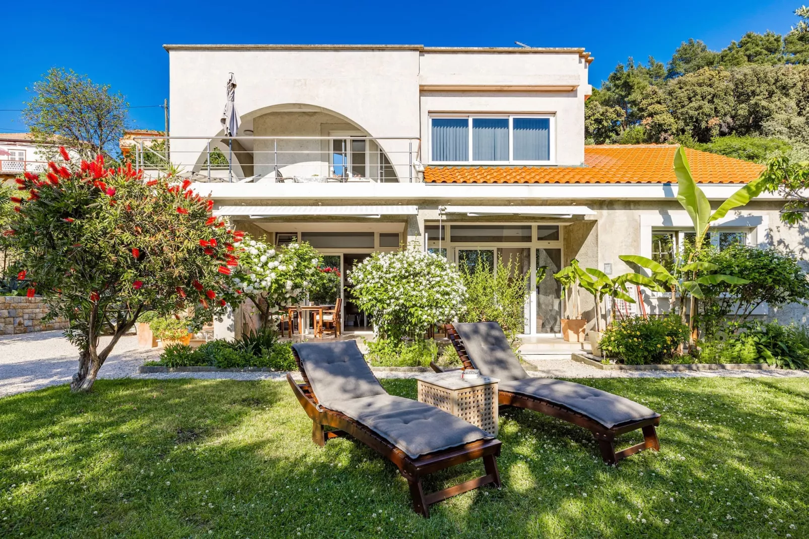 Blanka C2 - Shared Jacuzzi, Magical Garden-Buitenlucht