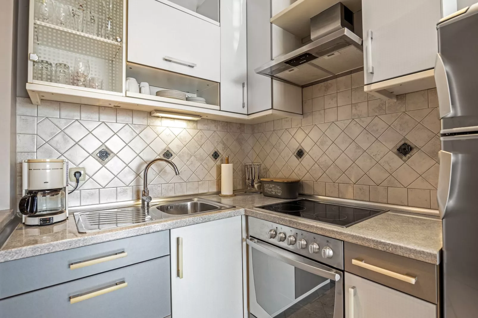 Blanka B2 - Shared Jacuzzi, Magical Garden-Keuken
