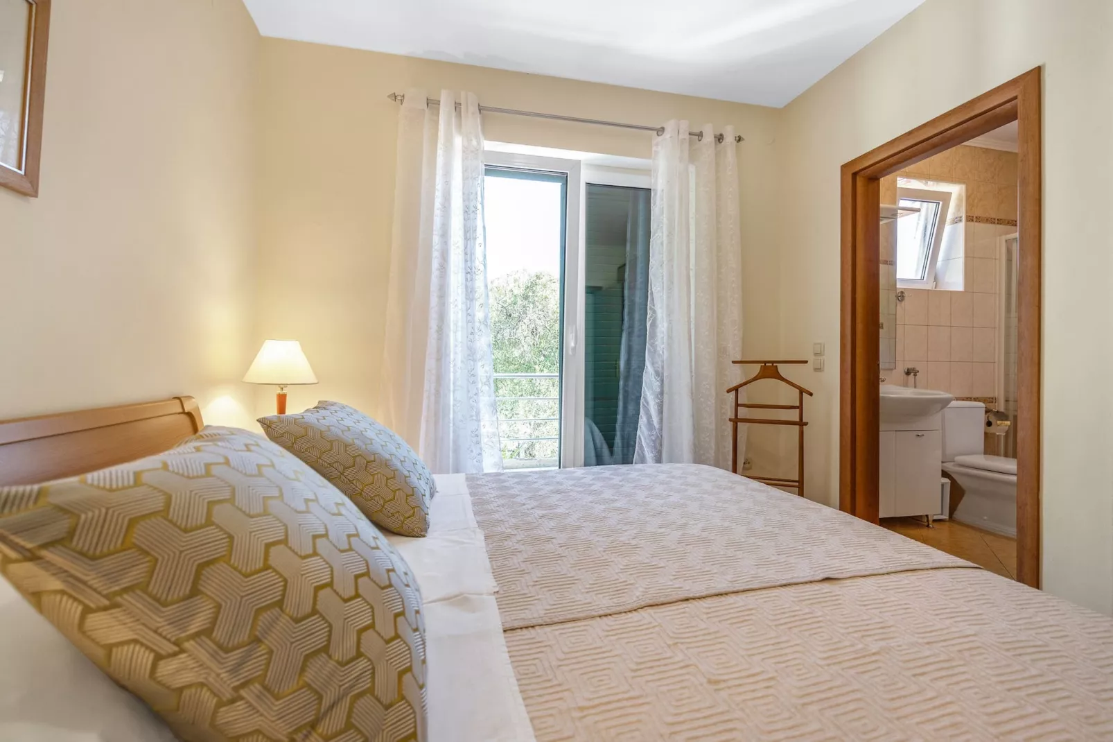 Blanka B2 - Shared Jacuzzi, Magical Garden-Slaapkamer