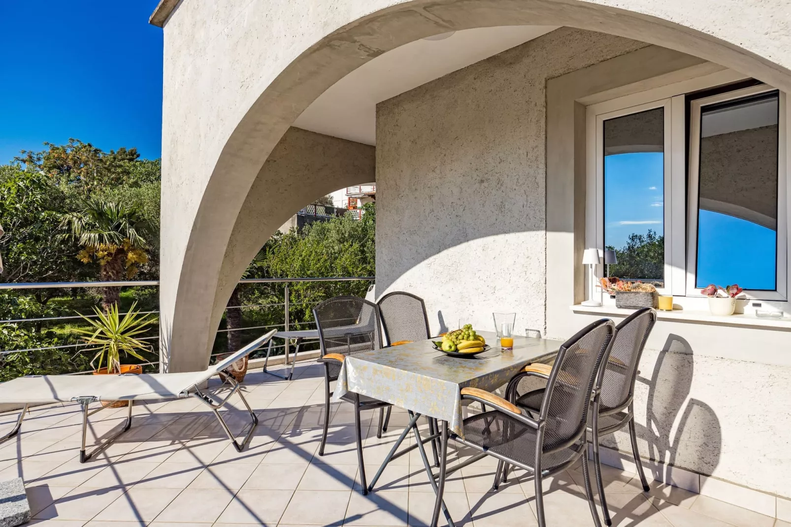 Blanka B2 - Shared Jacuzzi, Magical Garden-Terrasbalkon