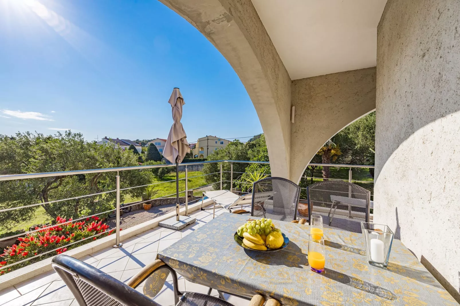 Blanka B2 - Shared Jacuzzi, Magical Garden-Terrasbalkon