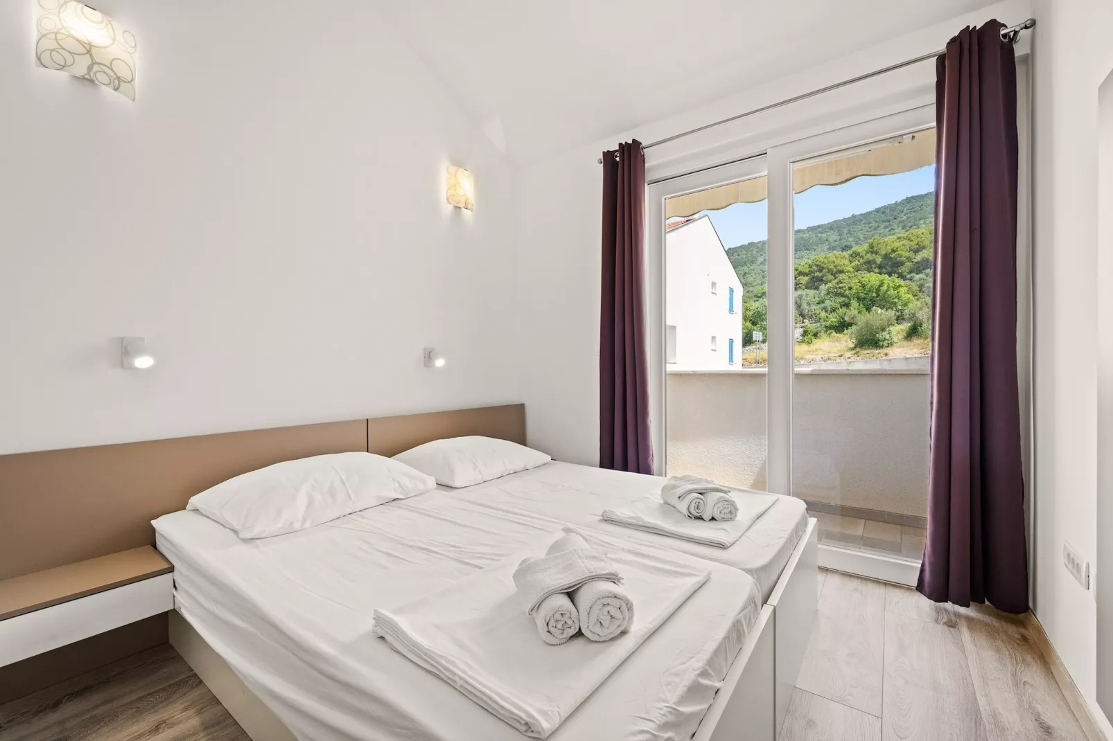 Apartment Paula with Sea View-Slaapkamer