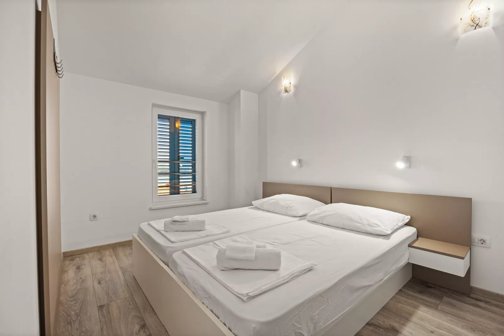Apartment Paula with Sea View-Slaapkamer