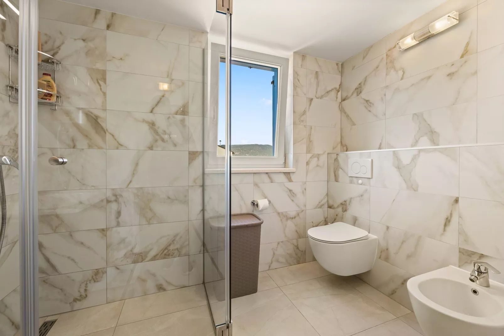 Apartment Paula with Sea View-Badkamer