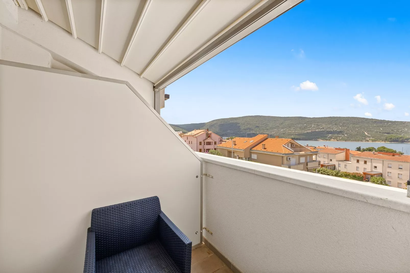 Apartment Paula with Sea View-Terrasbalkon