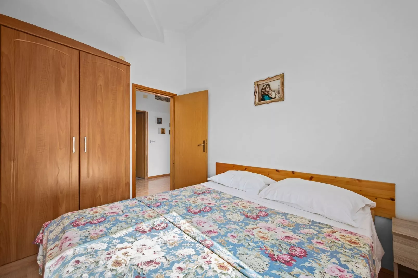 Apartment Tedi with Sea View-Slaapkamer