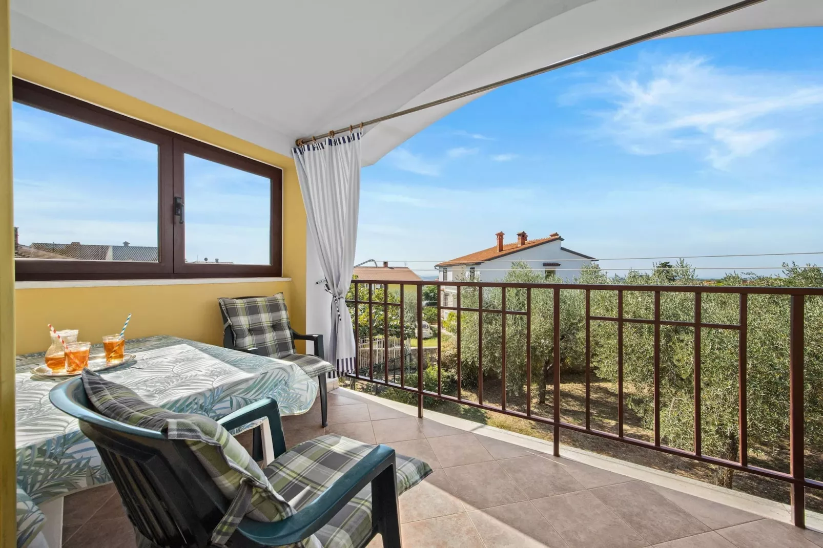 Apartment Tedi with Sea View-Terrasbalkon