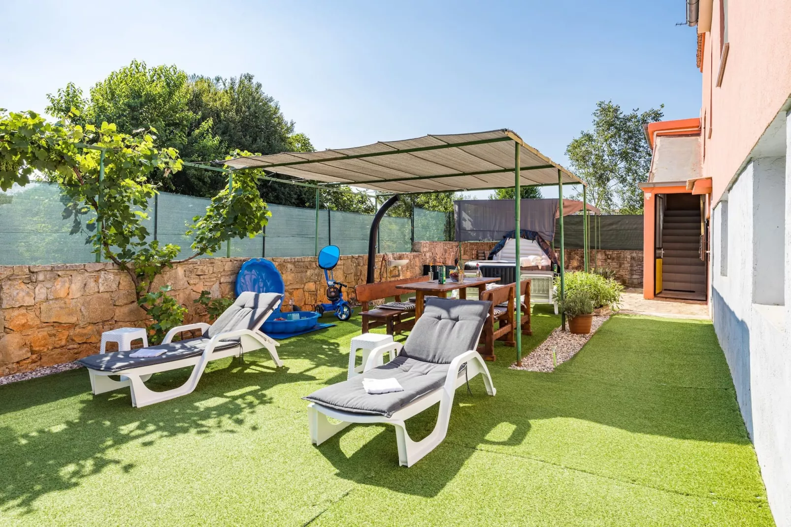 Kristijan & Jelena - Pool, Jacuzzi, Playground-Tuinen zomer