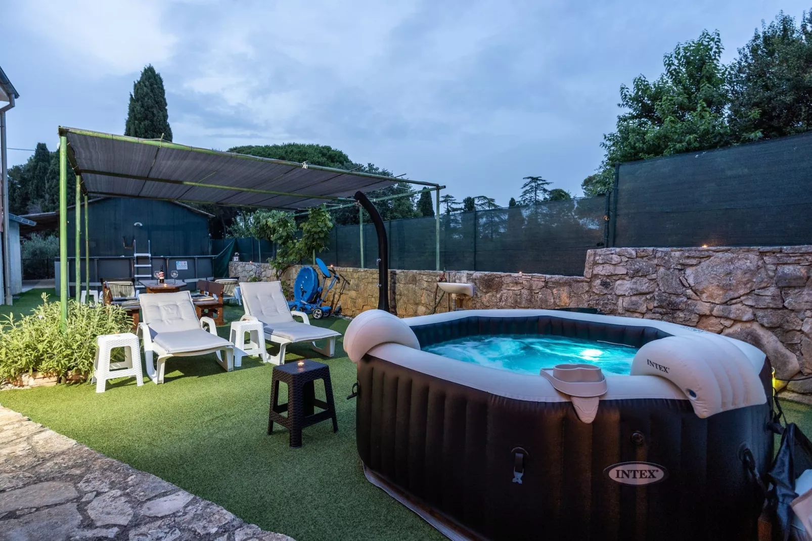 Kristijan & Jelena - Pool, Jacuzzi, Playground-Tuinen zomer