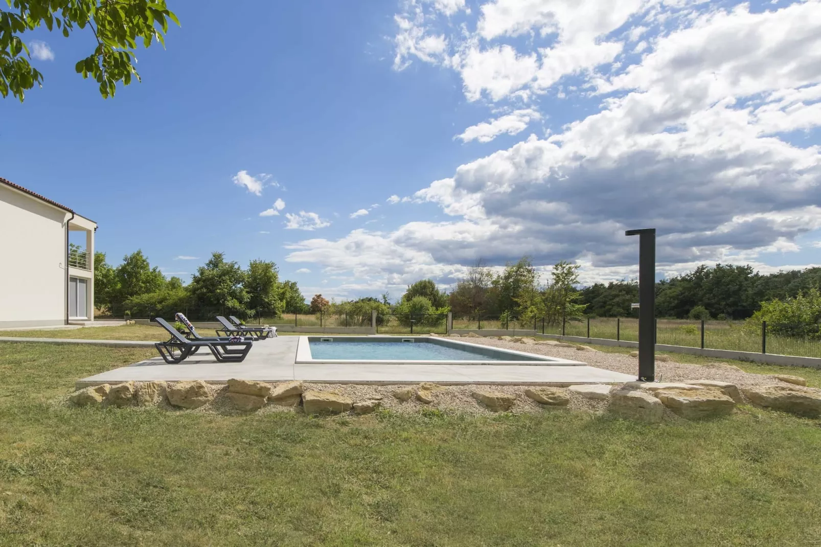 Apartment Mirna with Pool and Lovely Garden-Zwembad