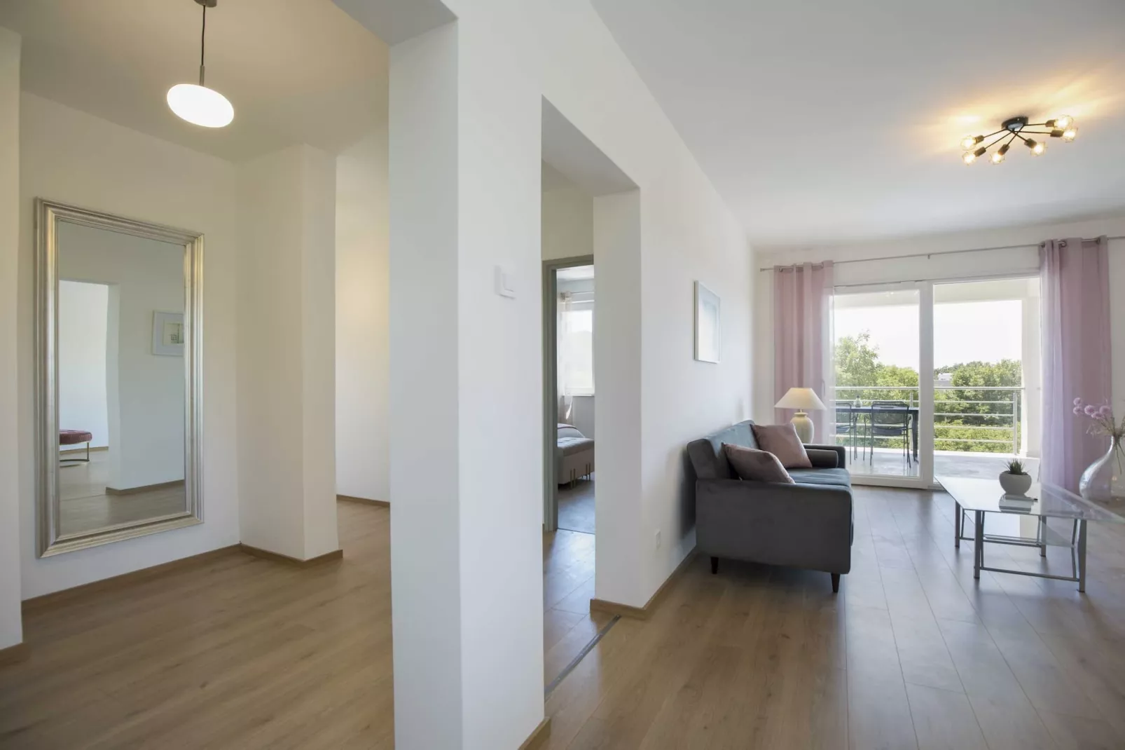 Apartment Mirna with Pool and Lovely Garden-Woonkamer
