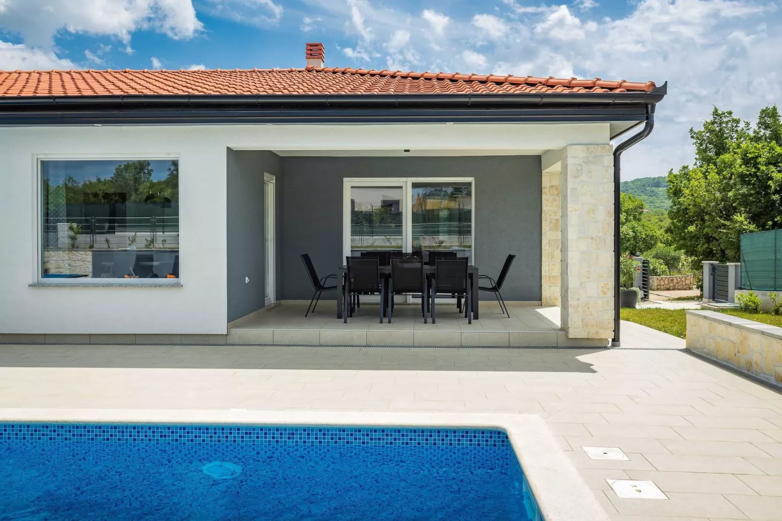 Holiday Home Greta with Private Pool-Buitenkant zomer