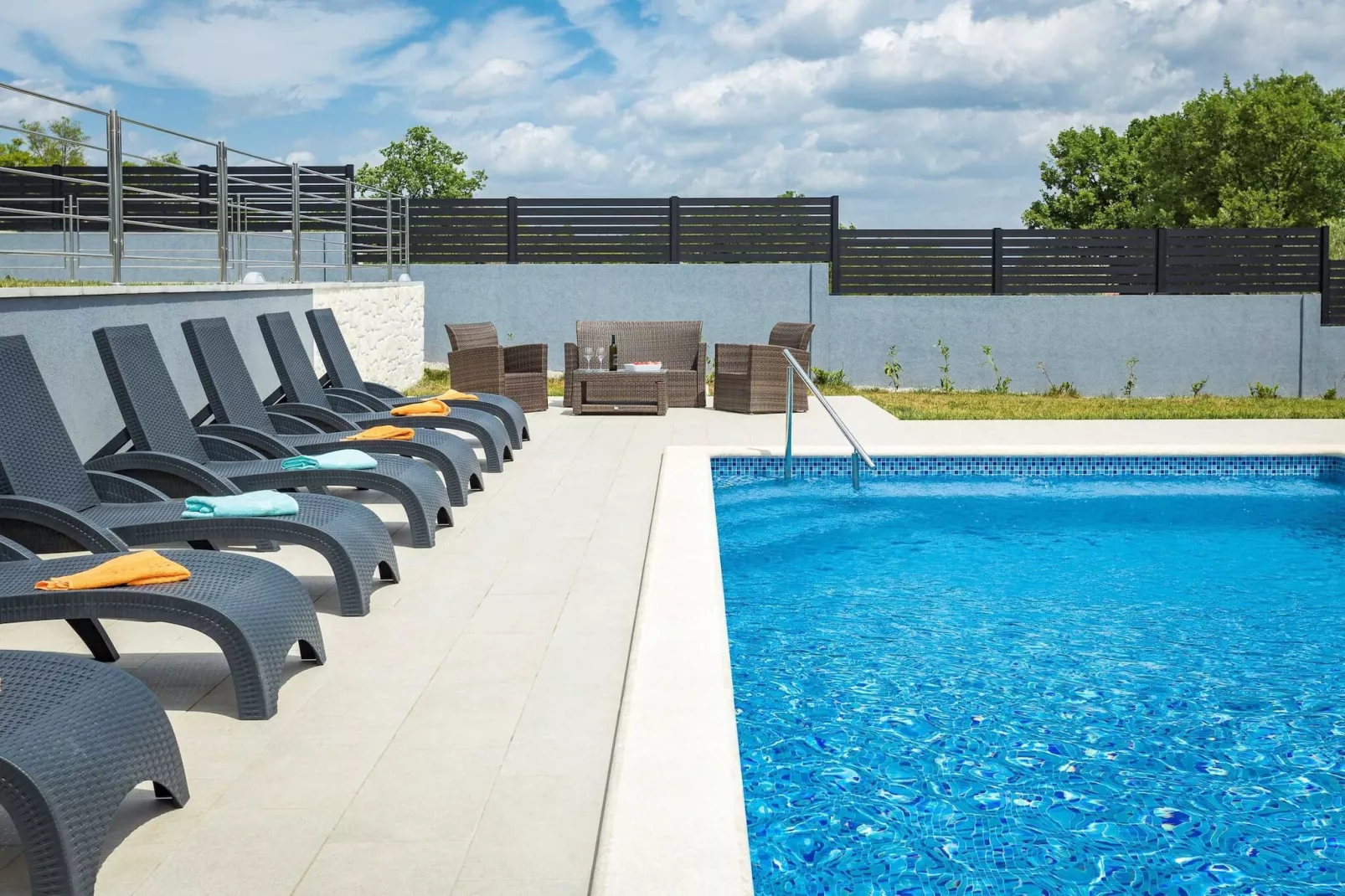 Holiday Home Greta with Private Pool-Zwembad
