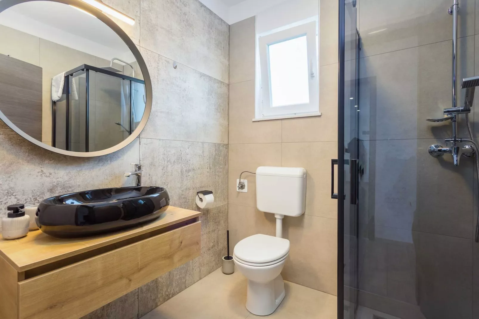 Holiday Home Greta with Private Pool-Badkamer