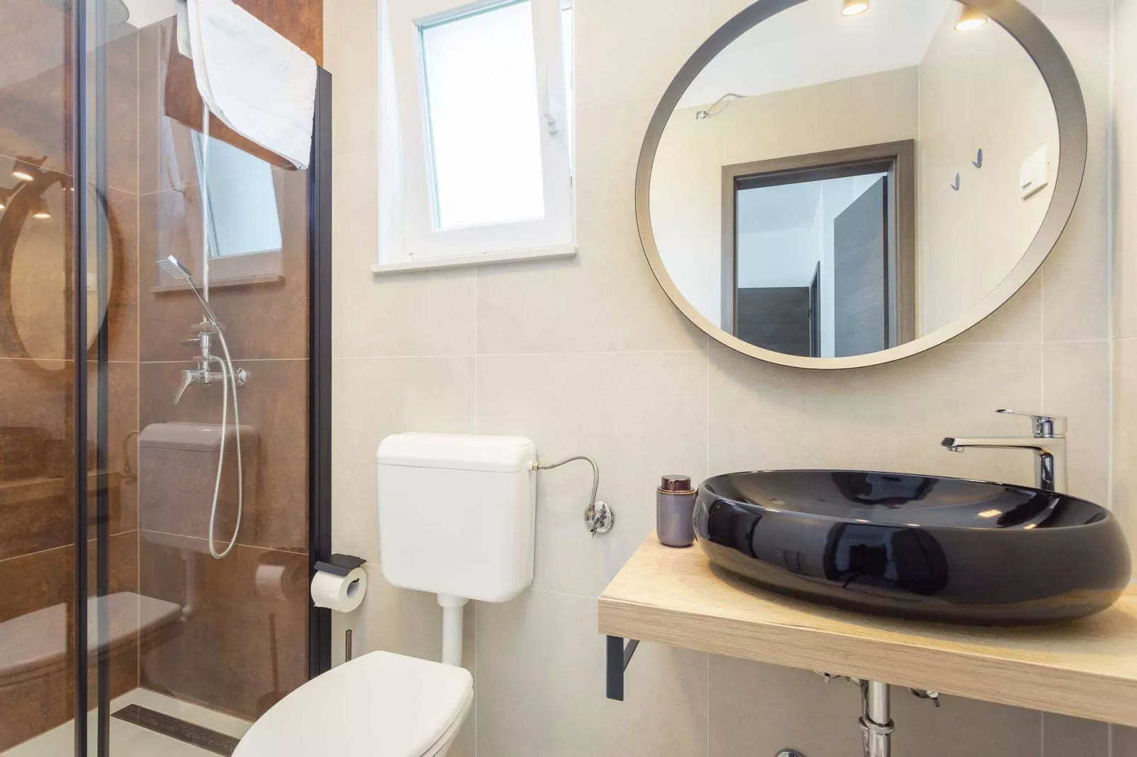 Holiday Home Greta with Private Pool-Badkamer