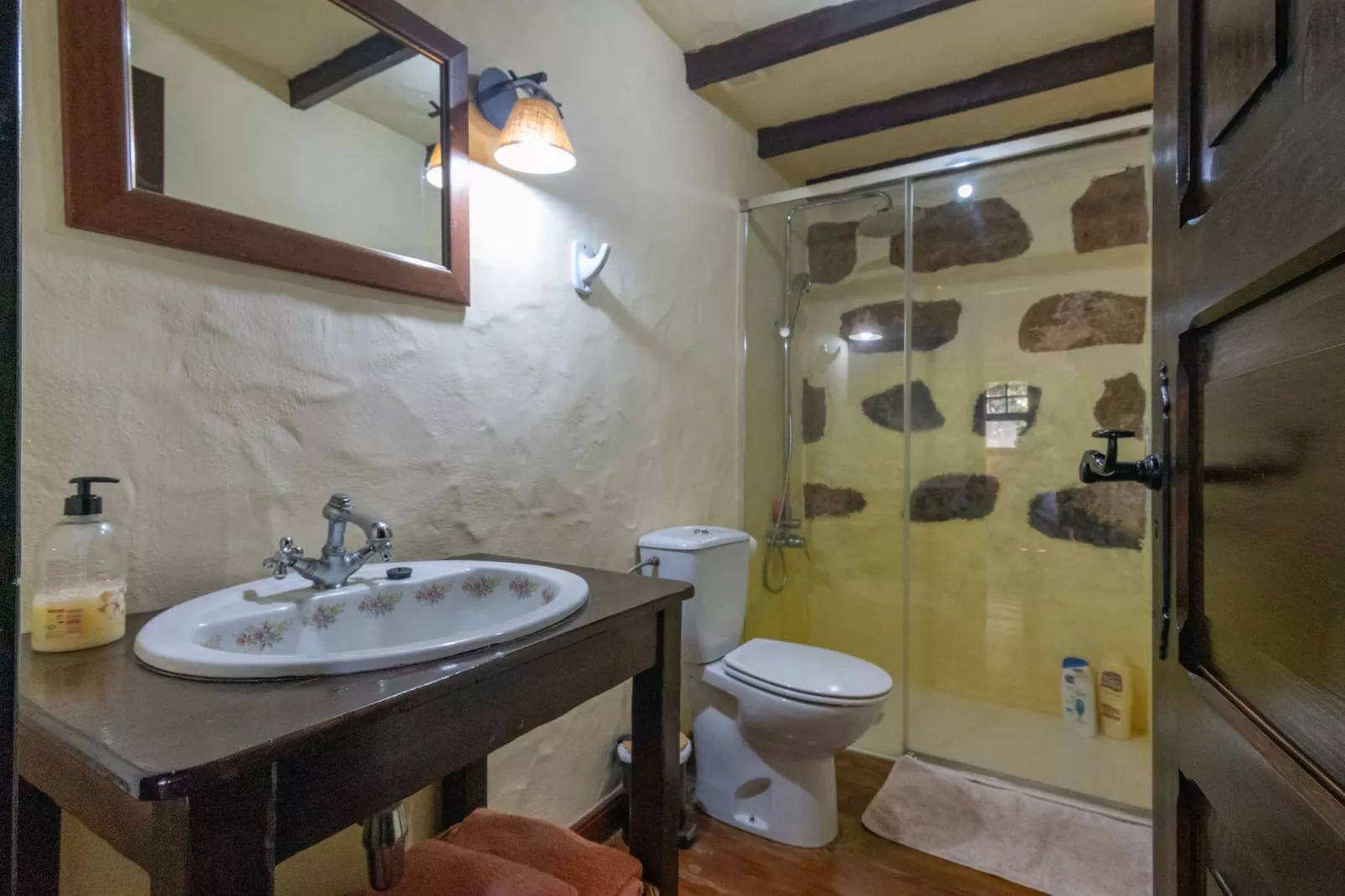 GC0143 Mi Perlita-Badkamer